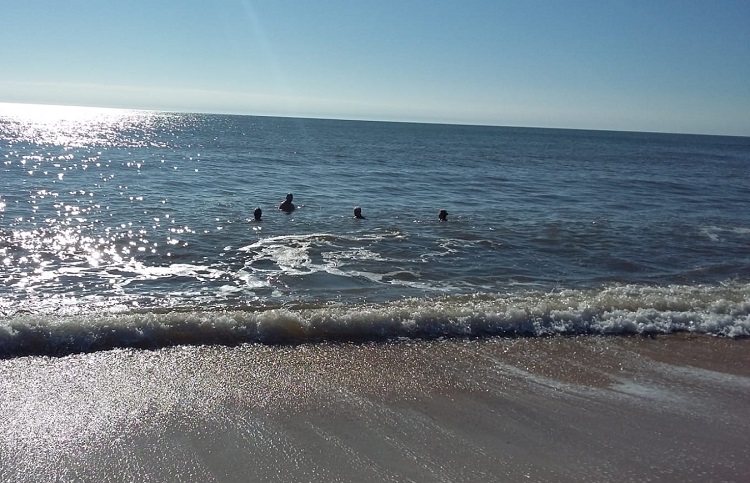 Norfolk2022 8 SwimmingInSea